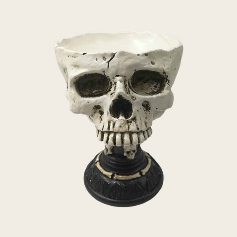 Wholesale Halloween Holiday Skull Fiberglass Sculpture for Garden Party Decoration Giant Skeleton Resin Statue Art Gifts