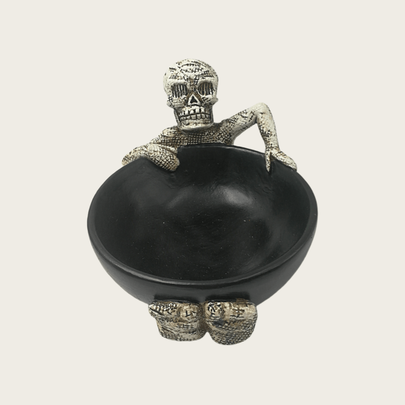 Wholesale Halloween Holiday Skull Fiberglass Sculpture for Garden Party Decoration Giant Skeleton Resin Statue Art Gifts