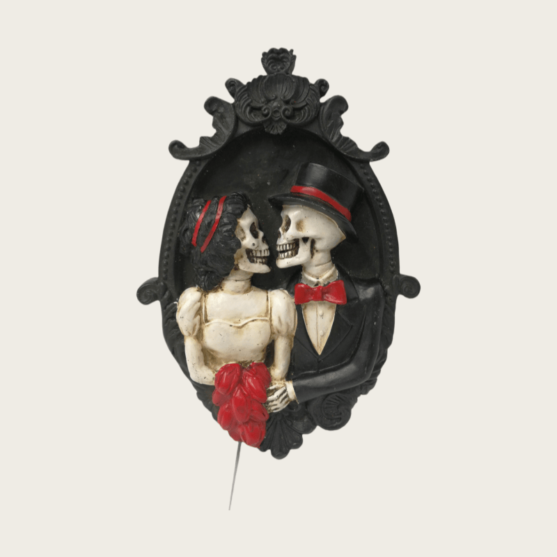 Unique Hot Sale Romantic Halloween Wedding Couple Resin Figurine Bride Groom Skull Sculpture Resin Crafts Home Decoration