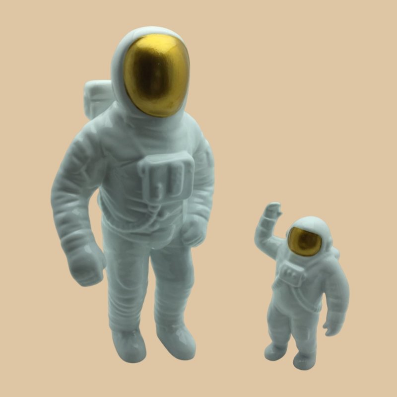 Hot Sale Custom European Style Home Decoration Handsome Modern Astronaut Figure